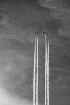 IMAGE Airplanes in formation rise upward like an arrow IMAGE