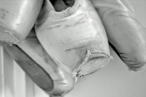 Dead pointe shoes