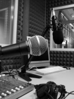 A microphone at radio station by Allessandro Bonvini