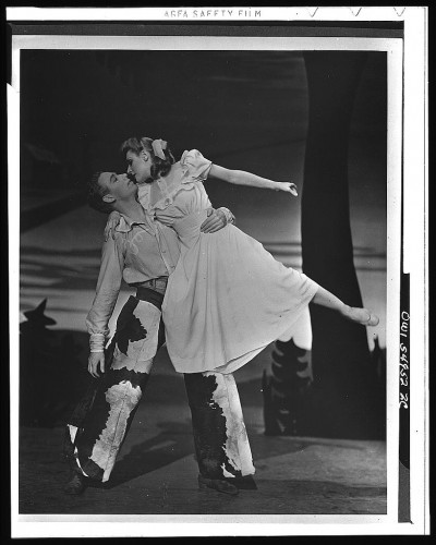 Dancers in the musical Oklahoma!